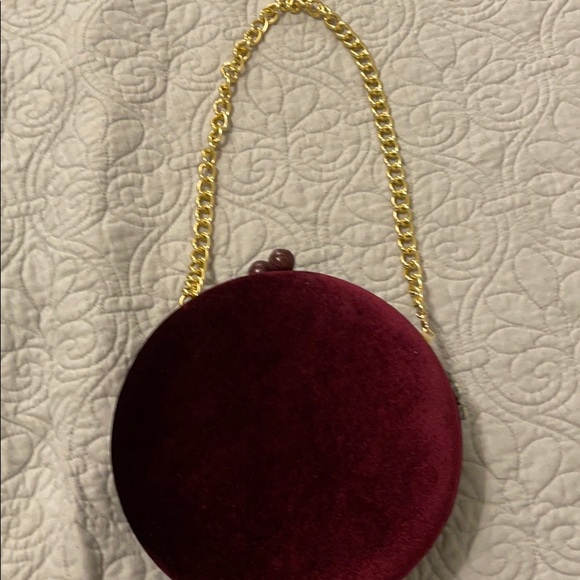 A purse - Picture 3 of 4